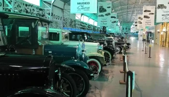 Automóviles antiguos - 70000 Col. Del Sacramento