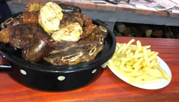 Avenue Restobar - 75000 Mercedes