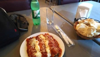 Friends - 65000 Fray Bentos Friends - 65000 Fray Bentos