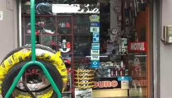 Joako Motos - Batlle Y Ordóñez Esquina