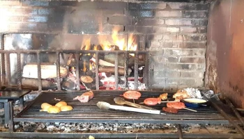 Parrillada y Pizzeria Entre Amigos - 945 - Centro