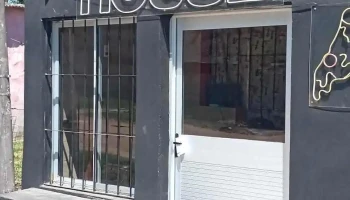 Pizza House - 15700 Toledo