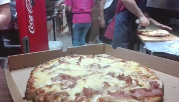 Pizzeria La Vía. - 12400 La Paz