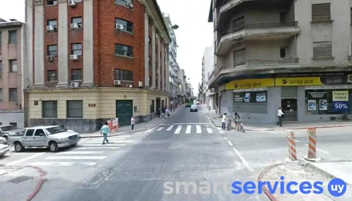 black and liberty - 11000 Montevideo