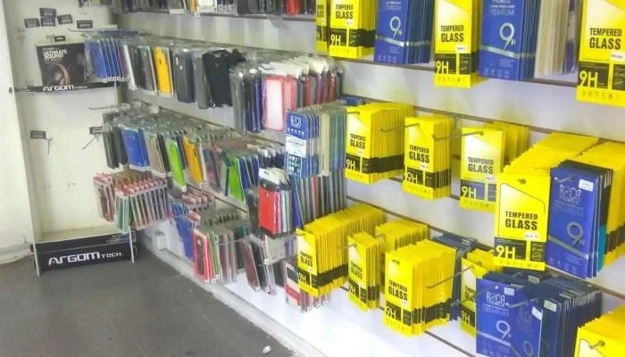 Black Dog Electronics -  Interior - Montevideo