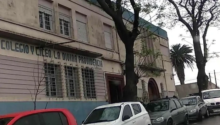 Colegio Y Liceo La Divina Providencia -  Edificio - Montevideo