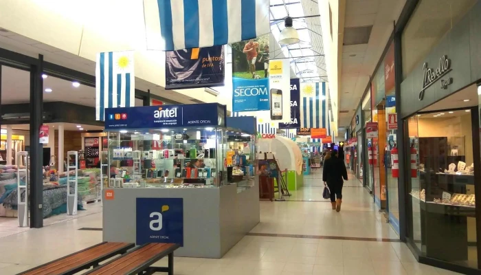 Colonia Shopping -  Interior - Col. del Sacramento