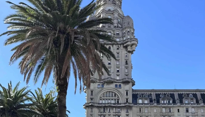 Curioso Free Tour -  Donde - Montevideo