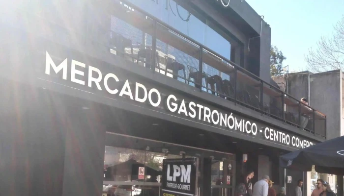 Epico Mercado Gastronomico Y Centro Comercial Catalogo - Atlántida