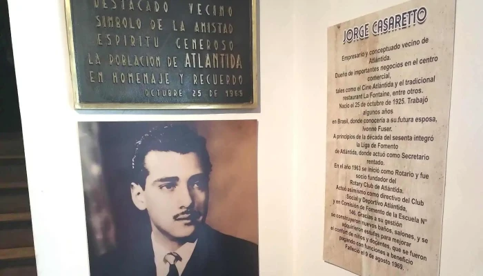 Epico Mercado Gastronomico Y Centro Comercial Telefono - Atlántida