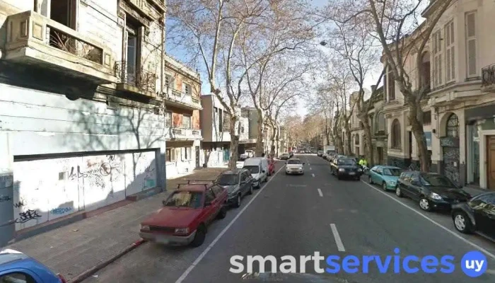 Escritorio Puglia - 11100 Montevideo