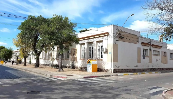 Escuela Artigas -  Comentarios - Rocha