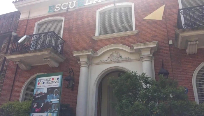 Escuela Del Parque -  Telefono - Montevideo