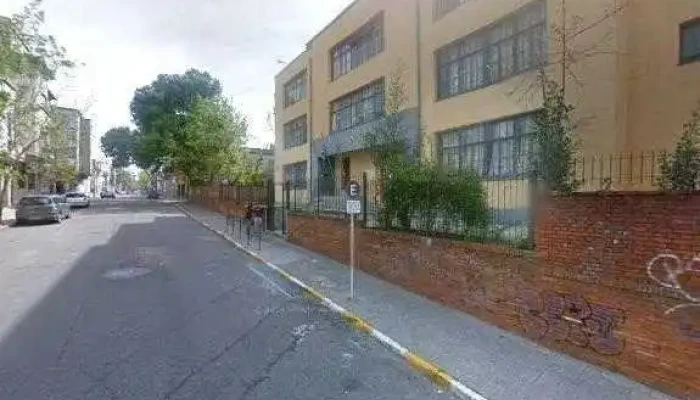 Escuela No 16 Cerca De Mideg - Montevideo