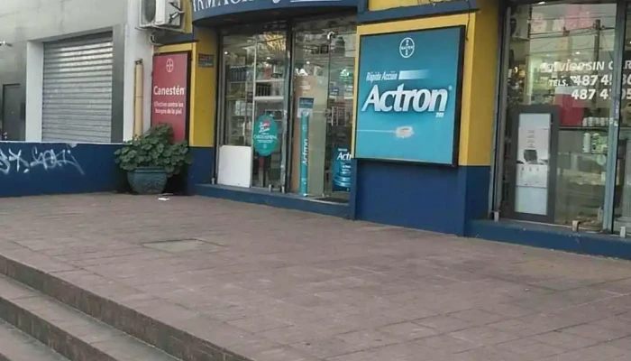 Farmacia Tres -  Videos - Montevideo