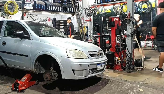 Gomeria Dos Amigos 24 Horas -  Ubicacion - Montevideo