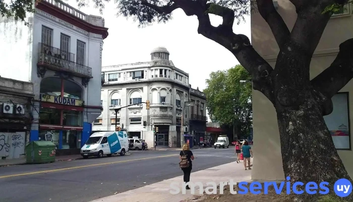 Gral. Flores Y Domingo Aramburu - Montevideo
