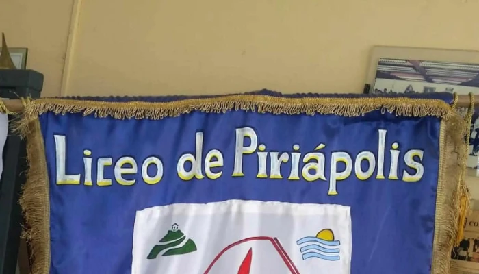Liceo De Piriapolis Jose Luis Invernizzi Numero - Piriápolis