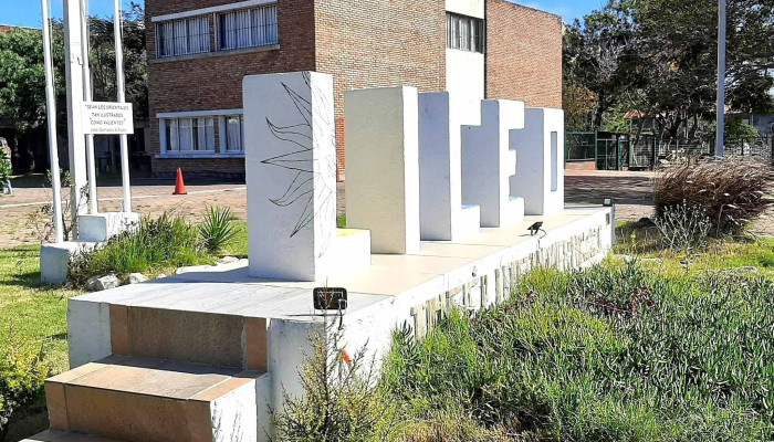 Liceo De Piriapolis Jose Luis Invernizzi Piriapolis - Piriápolis