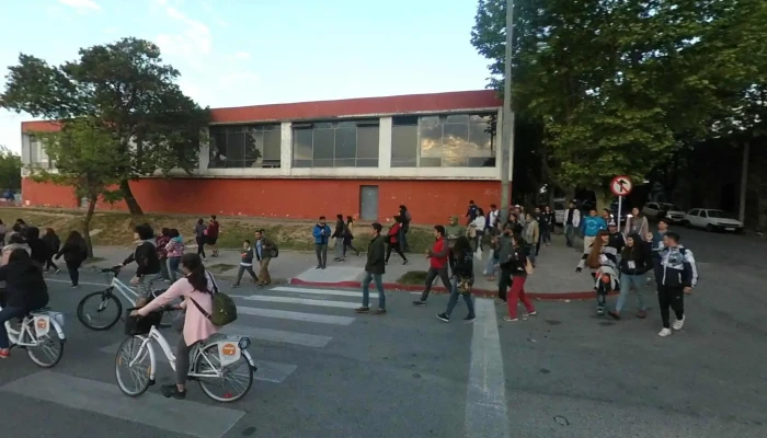 Liceo No 1 Juan Luis Perrou Cerca De Mideg - Col. del Sacramento