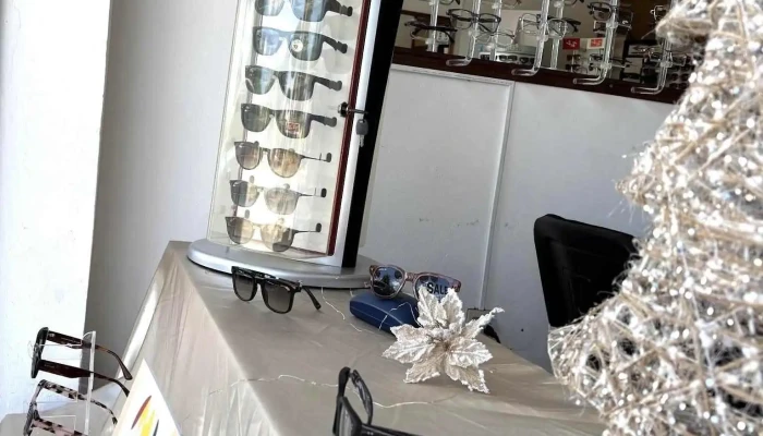 Optica Troche Instagram - Cardona
