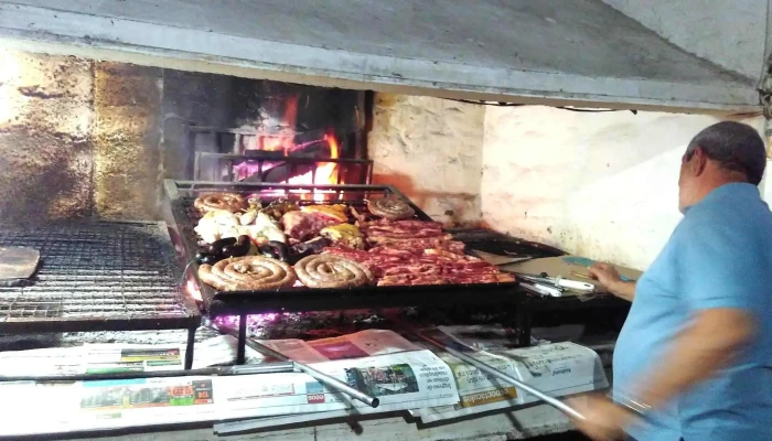 Parrilla Mami y Papi - 18 De Mayo