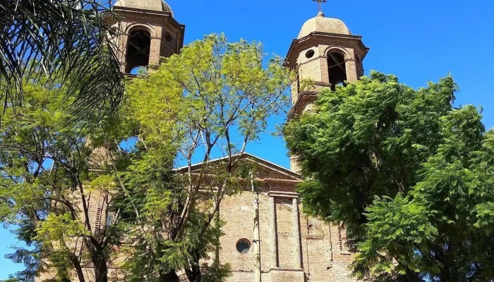 Plaza Constitucion - 75100 Dolores