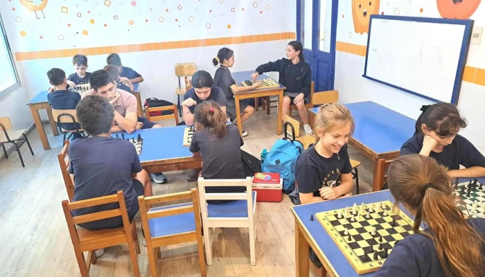 Queens School Estudiante - Montevideo