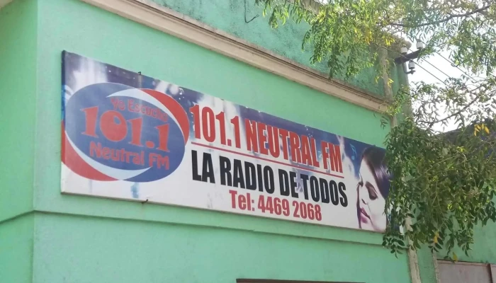 Radio Neutral Fm 1011 Exterior - Nico Pérez