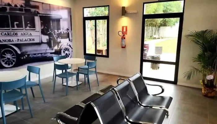 Terminal De Omnibus De Aigua -  Interior - Aiguá