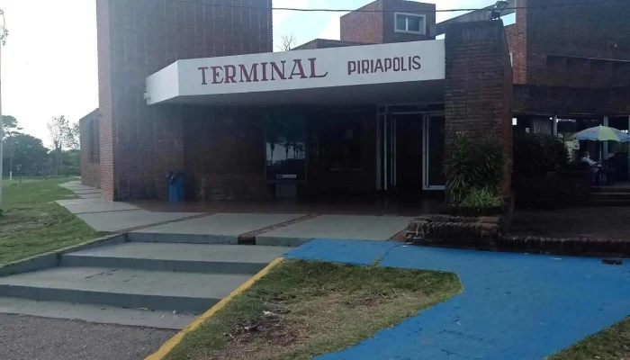 Terminal De Omnibus De Piriapolis Edificio - Piriápolis