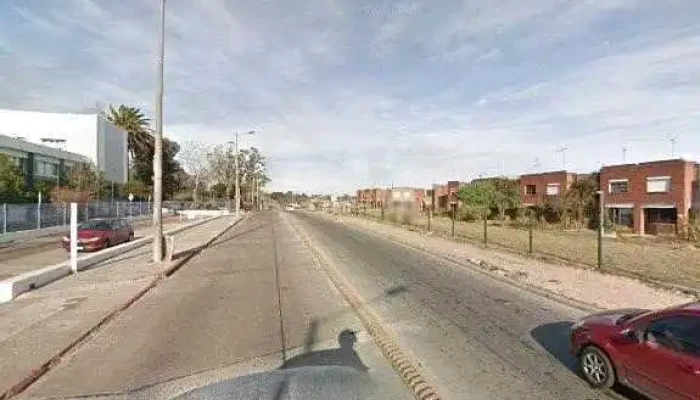 Terminal Sayago Come -  Cerca De Mideg - Montevideo